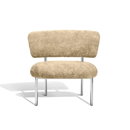 Møbel Copenhagen Font Lánestol Sheepskin Honey/Poleret Stål Stel