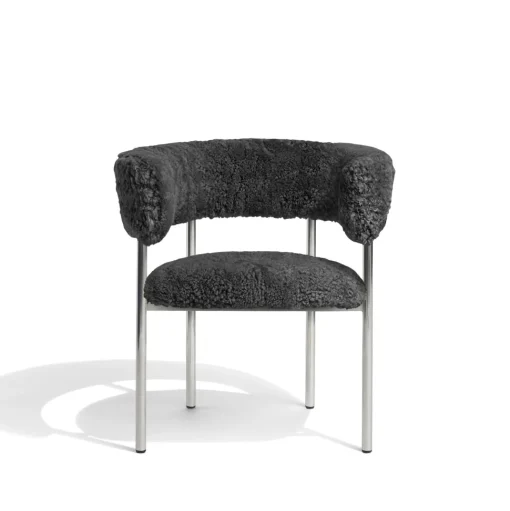 Møbel Copenhagen Font Spisebordsstol med Armlán Sheepskin Grå/Poleret Stål Stel