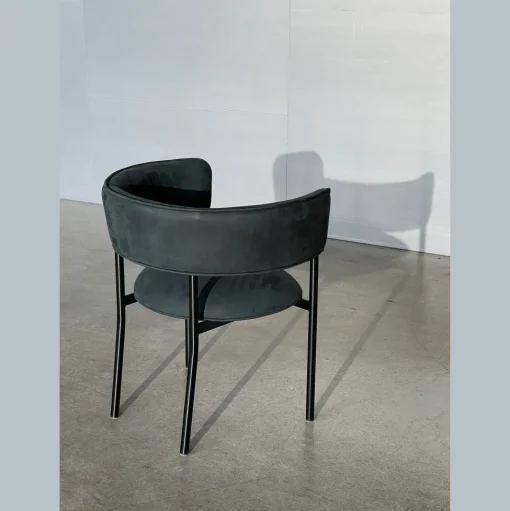 Møbel Copenhagen Font Spisebordsstol med Armlán Beige Boucle Elle 0200/Poleret Stål Stel
