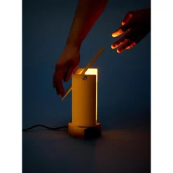 Moebe Pivoting Bordlampe Sand