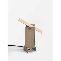 Moebe Pivoting Bordlampe Sand