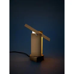 Moebe Pivoting Bordlampe Sand