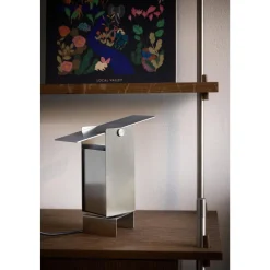 Moebe Pivoting Bordlampe Sand