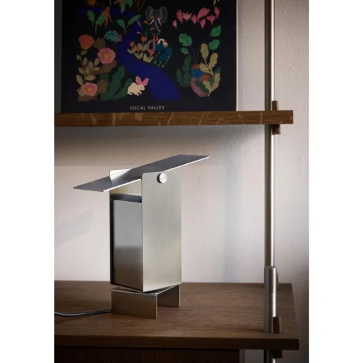 Moebe Pivoting Bordlampe Sand