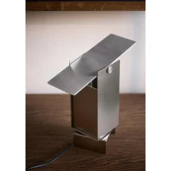 Moebe Pivoting Bordlampe Sand