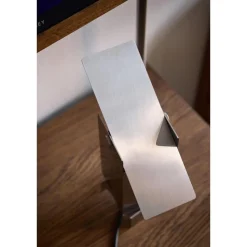 Moebe Pivoting Bordlampe Sand