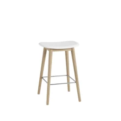 Muuto Fiber Barstol med Trá Base Hvid/Eg H66 cm