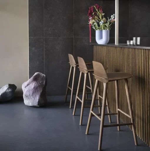 Muuto Fiber Barstol med Tube Base Og Ryglán Sort H97,5 cm