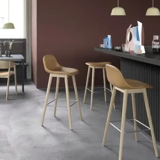 Muuto Fiber Barstol med Tube Base Og Ryglán Sort H97,5 cm