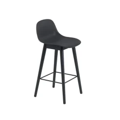 Muuto Fiber Barstol med Trá Base Og Ryglán Sort/Sort H87,5 cm