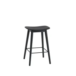 Muuto Fiber Barstol med Trá Base Sort/Sort H66 cm
