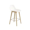Muuto Fiber Barstol med Trá Base Og Ryglán Hvid/Eg H87,5 cm