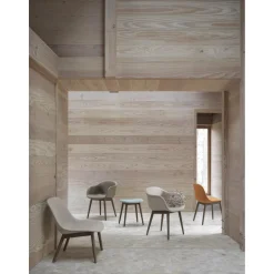 Muuto Fiber Lánestol med Trá Base Sort