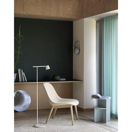 Muuto Fiber Lánestol med Trá Base Sort