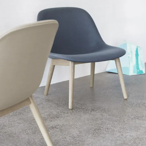 Muuto Fiber Lánestol med Trá Base Støvet Grøn