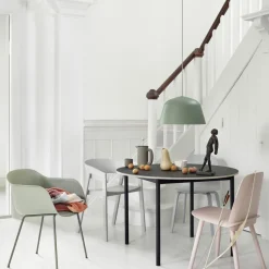 Muuto Fiber Spisebordsstol med Armlán og Tube Base Hvid