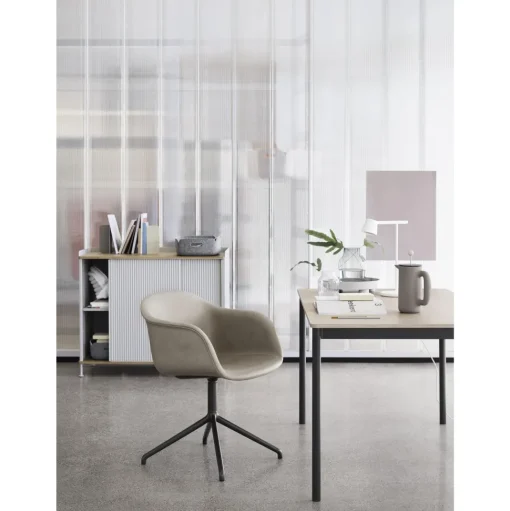 Muuto Fiber Spisebordsstol med Armlán og Swivel Base Ochre/Sort