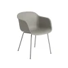 Muuto Fiber Spisebordsstol med Armlán og Tube Base Grå