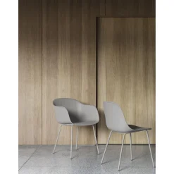 Muuto Fiber Spisebordsstol med Armlán og Tube Base Grå