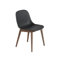Muuto Fiber Spisebordsstol med Trá Base Mørk Brun