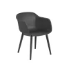 Muuto Fiber Spisebordsstol med Armlán og Trá Base Sort