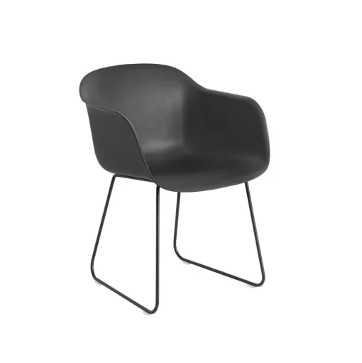 Muuto Fiber Spisebordsstol med Armlán og Sled Base Sort