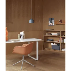 Muuto Fiber Spisebordsstol med Armlán og Swivel Base Støvet Grøn