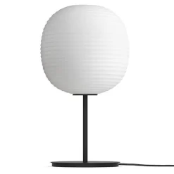 NEW WORKS Lantern Bordlampe med Sort Fod & Matteret Hvid Opal Glas Mellem
