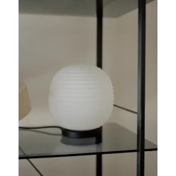 NEW WORKS Lantern Globe Bordlampe Hvid Lille