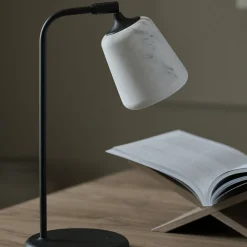 NEW WORKS Material Bordlampe Naturlig Eg