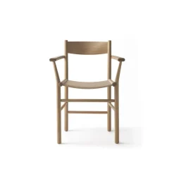 Nikari Linea Collection Akademia Spisebordsstol med Armlán Lys Lakeret Egetrá