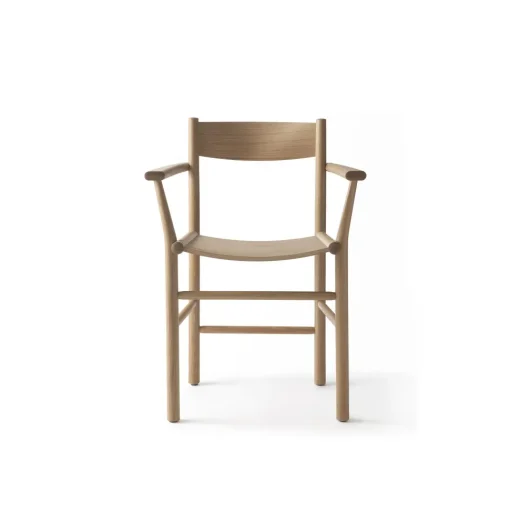 Nikari Linea Collection Akademia Spisebordsstol med Armlán Lys Lakeret Egetrá