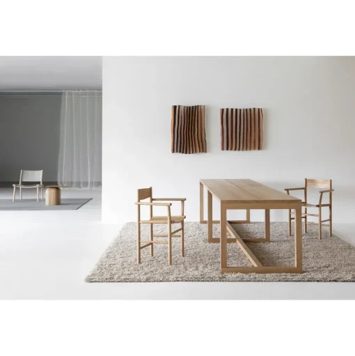 Nikari Linea Collection Akademia Spisebordsstol med Armlán Lys Lakeret Egetrá