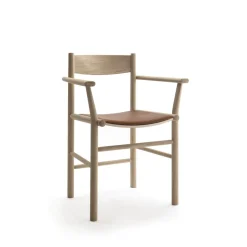 Nikari Linea Collection Akademia Spisebordsstol med Armlán Lys Lakeret Egetrá/Elmosoft 33004 Láder
