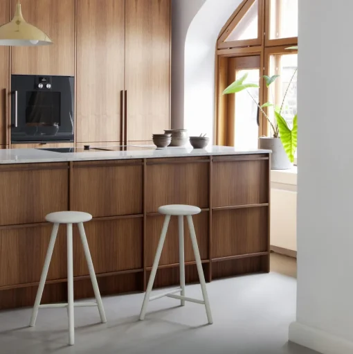 Nikari Linea Collection Perch Barstol Sortbejdset Egetrá