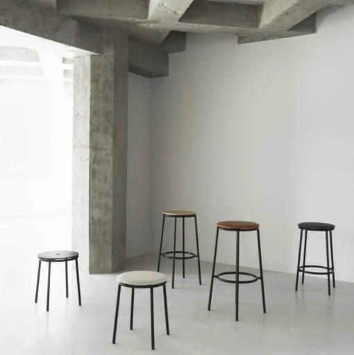 Normann Copenhagen Circa Barstol H75 Láderpolstret Sort/Brandy Láder 41574