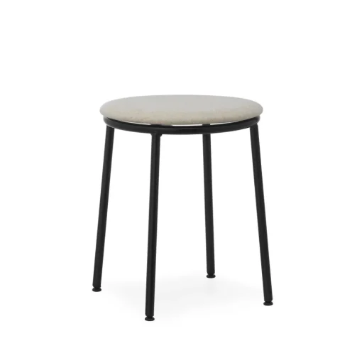 Normann Copenhagen Circa Skammel Polstret Sort/MLF20 Sand