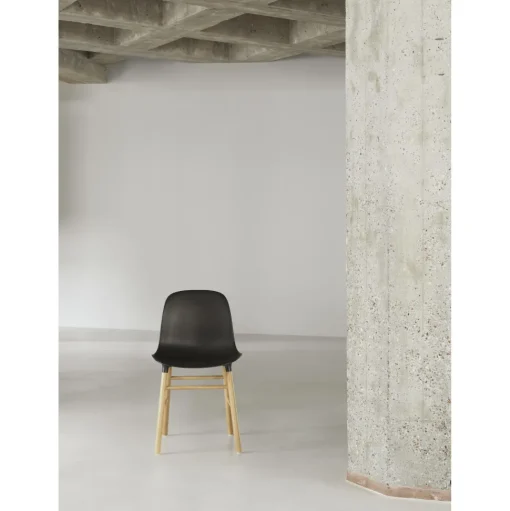Normann Copenhagen Form Spisebordsstol Sort/Egetrá
