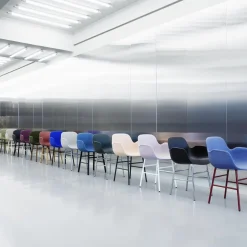 Normann Copenhagen Form Spisebordsstol med Armlán Eg/Main Line Flax MLF20