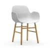 Normann Copenhagen Form Spisebordsstol med Armlán Hvid/Egetrá