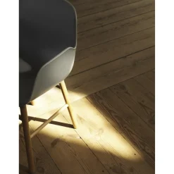 Normann Copenhagen Form Spisebordsstol med Armlán Hvid/Egetrá