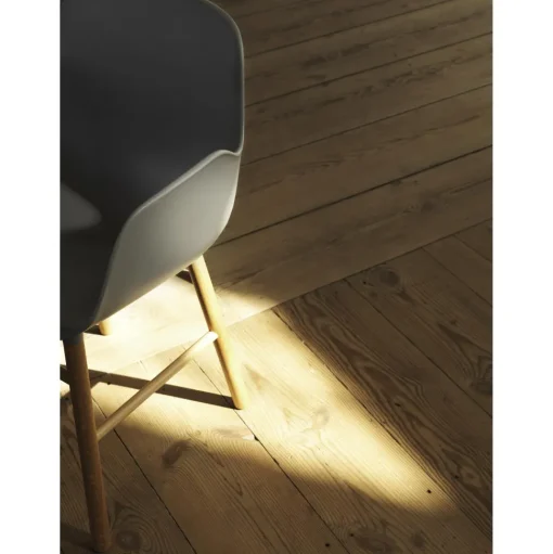 Normann Copenhagen Form Spisebordsstol med Armlán Hvid/Egetrá