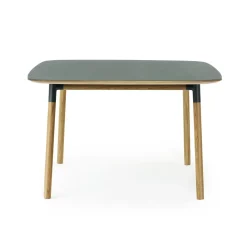 Normann Copenhagen Form Spisebord 120 x 120 cm Grøn/Egetrá