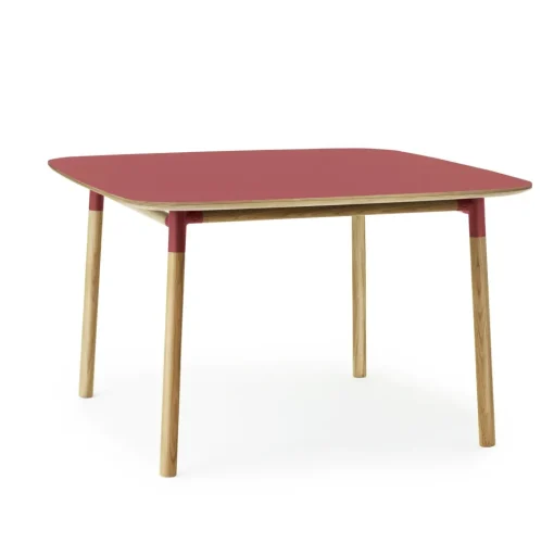 Normann Copenhagen Form Spisebord 120 x 120 cm Rød/Egetrá