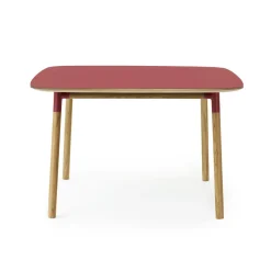 Normann Copenhagen Form Spisebord 120 x 120 cm Rød/Egetrá