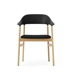 Normann Copenhagen Herit Spisebordsstol med Armlán Polstret Egetrá/ Sort