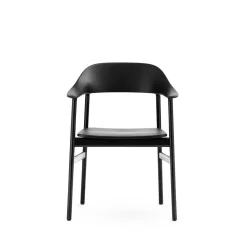 Normann Copenhagen Herit Spisebordsstol med Armlán Sort Egetrá