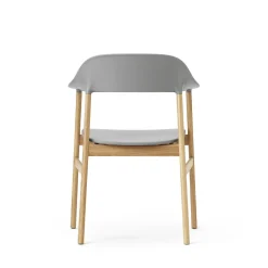Normann Copenhagen Herit Spisebordsstol med Armlán Egetrá/ Grå