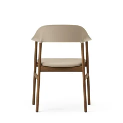 Normann Copenhagen Herit Spisebordsstol med Armlán Láder Polstret Røget Egetrá/ Sand