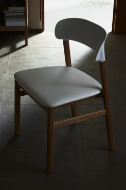 Normann Copenhagen Herit Spisebordsstol Egetrá/ Hvid